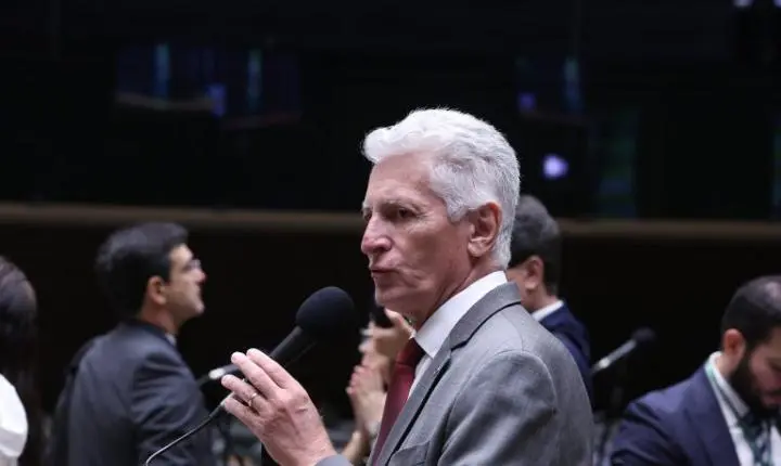 Câmara aprova texto que cria novas universidades federais em MG e no RJ