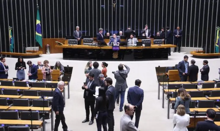 Câmara aprova MP que amplia programa para zerar a fila do INSS