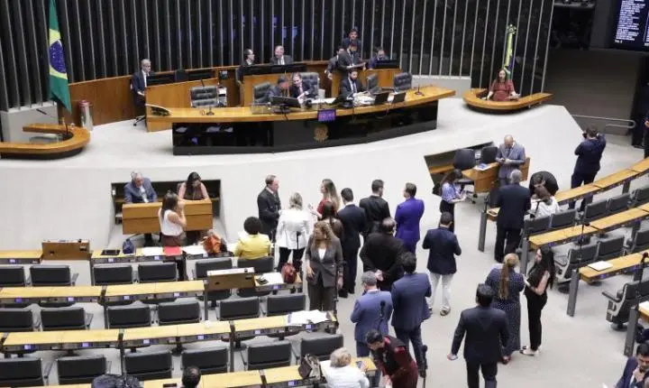 Câmara aprova reestruturação de cargos na Justiça do Trabalho de Goiás