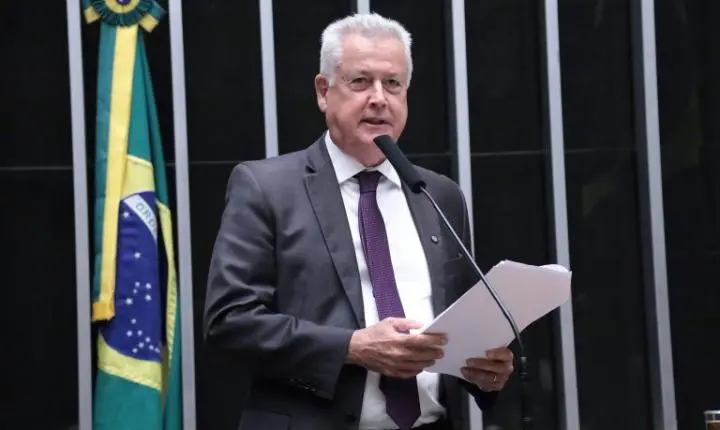 Câmara aprova projeto que fortalece a proteção da indústria nacional em licitações públicas