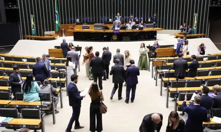 Câmara aprova projeto que proíbe cobrança de tarifa mínima em serviços de água e esgoto