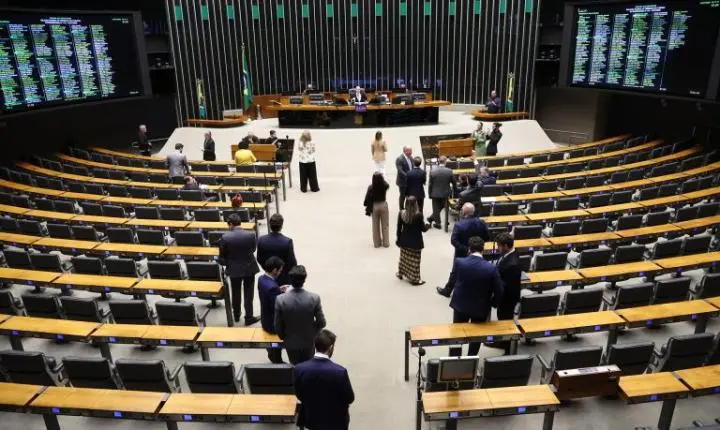 Câmara aprova uso de trajes tradicionais em fotos de documentos oficiais para povos indígenas