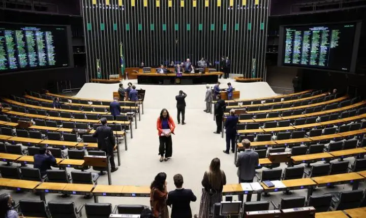 Câmara dos Deputados aprova regime de urgência para quatro projetos de lei