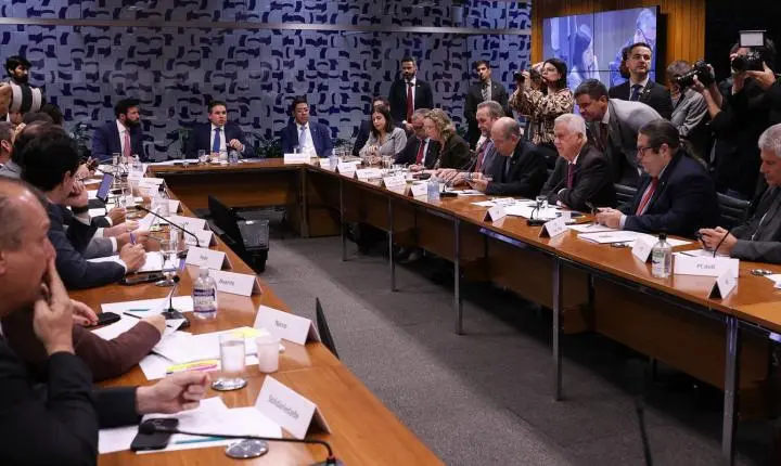 Governo retira urgência de PL sobre escala 6x1 na Câmara e libera pauta