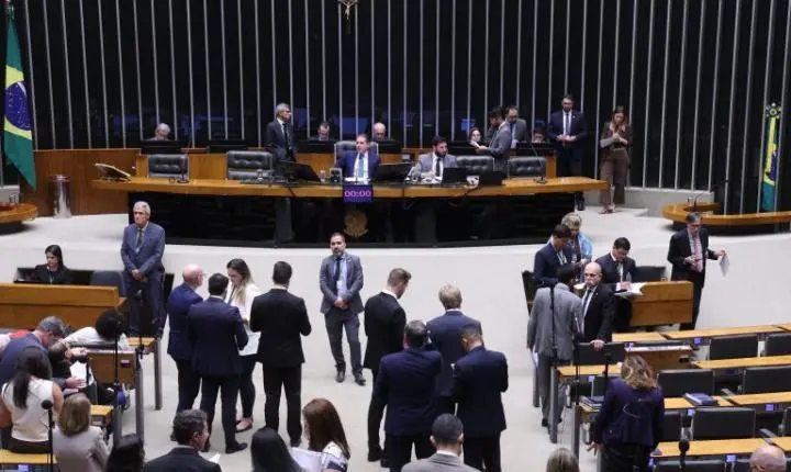 Câmara pode votar isenção para compras internacionais de até 50 dólares