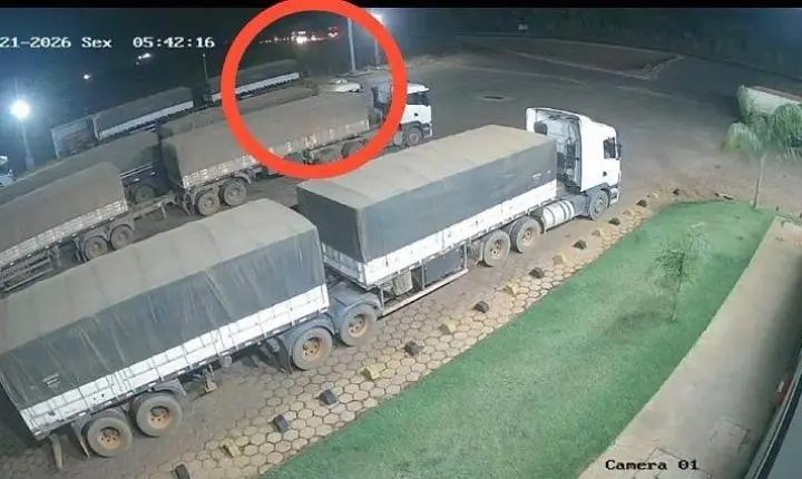 Câmeras registram batida entre carretas que deixou três mortos na BR-158