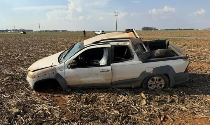 Capotamento deixa homem ferido e destrói picape em Lucas do Rio Verde/MT