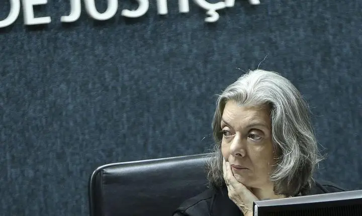 Cármen Lúcia vota por manter rigor da Lei da Ficha Limpa, rejeitando flexibilização