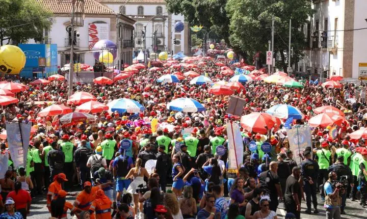 Carnaval do Rio registra queda em furtos e roubos de celulares, informa governo