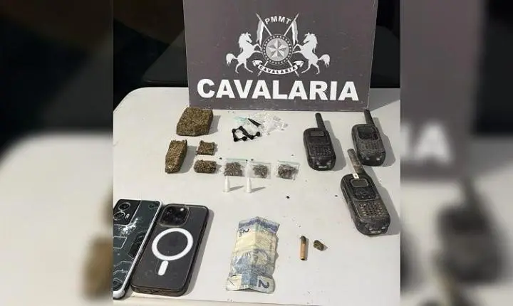 Cavalaria encontra drogas e rádios após denúncia de tráfico em Nova Mutum