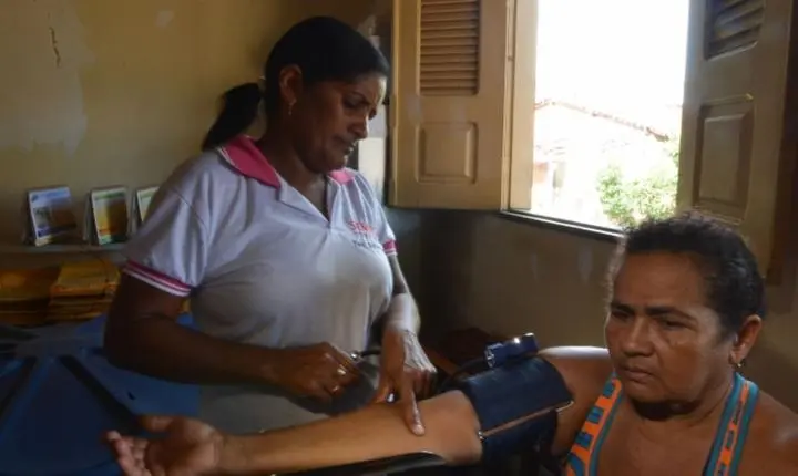 CCJ do Senado aprova PEC para aposentadoria especial de agentes comunitários de saúde