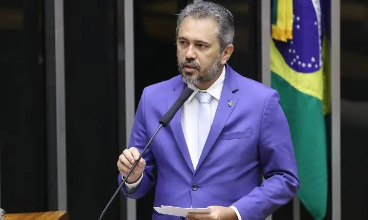 Ceará reelege Elmano de Freitas governador no primeiro turno em 2026