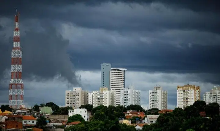 Ciclone bomba acende alerta em 23 cidades de MT para ventos fortes e temporais