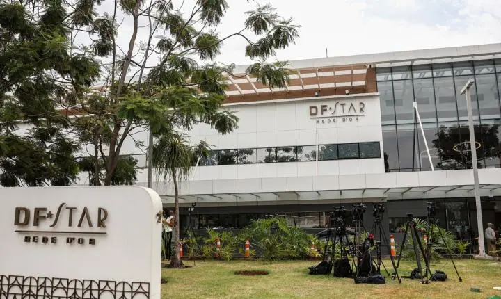 Ex-presidente Bolsonaro passa por cirurgia no ombro sem intercorrências