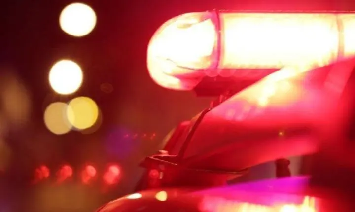 Ciúmes termina em sangue: mulher esfaqueia ex e outra vítima durante festa e foge após ataque