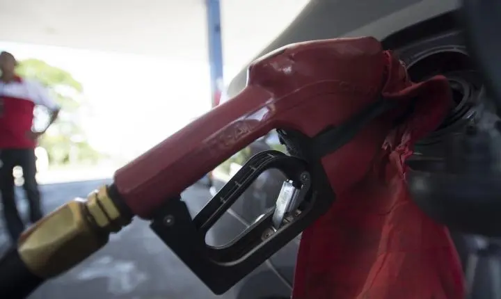 Governo mantém subsídio da gasolina diante de nova alta do petróleo global