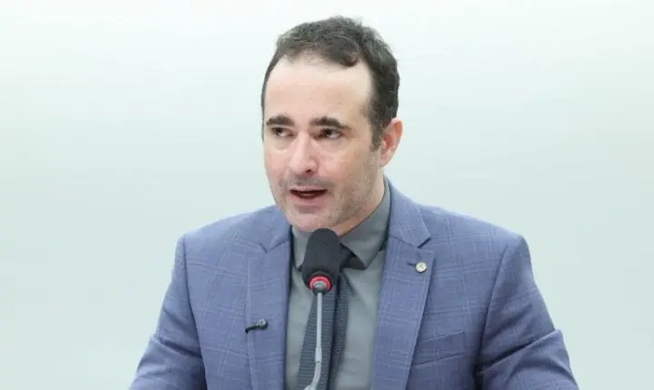 Comissão da Câmara aprova criação do Auxílio Mãe Atípica no valor de R$ 600