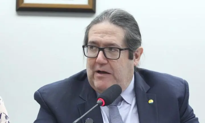 Comissão aprova Política Nacional de Educação e Combate à Evasão Escolar