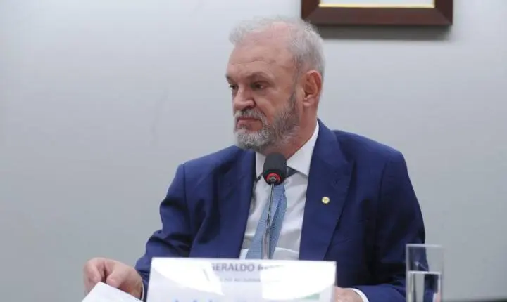 Câmara aprova Farmácia Popular Digital com entrega prioritária para idosos