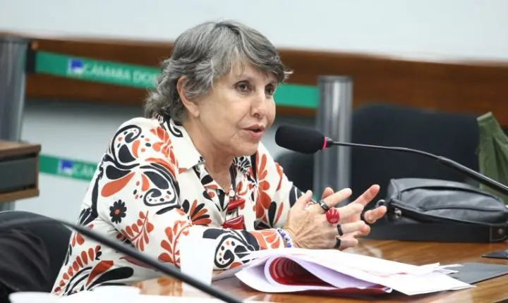 Comissão da Câmara dos Deputados aprova projeto de lei que tipifica o crime de transfobia