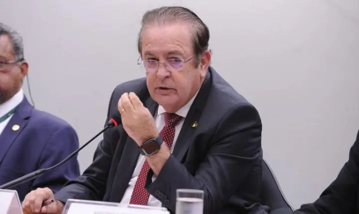 CCJ aprova projeto que permite a extensão de estágio após a formatura