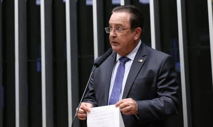 Comissão da Câmara aprova projeto para estender estágio após conclusão de curso