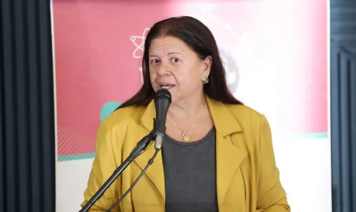 Comissão aprova projeto que obriga planos de saúde a cobrir despesas de acompanhante no parto