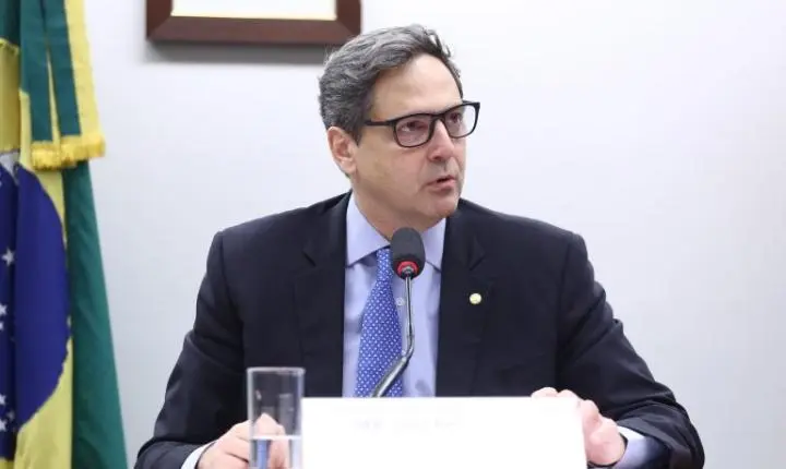 Deputados aprovam projeto que estabelece fiscalização do Congresso sobre contas de empresas supranacionais