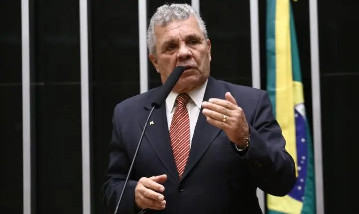 Câmara aprova projeto que restringe armas de fogo para quem possui medidas protetivas