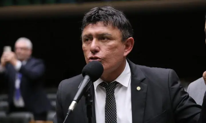 CCJ da Câmara aprova proposta que autoriza técnico industrial a emitir TRT para registro de imóvel