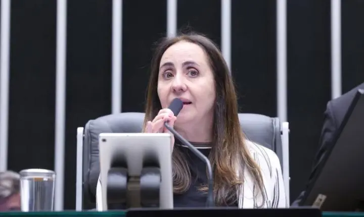Câmara aprova regras para patentes de IA, atribuindo titularidade a financiadores