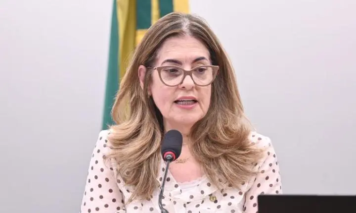Comissão de Trabalho aprova novas regras para uniformes, protegendo a dignidade do empregado