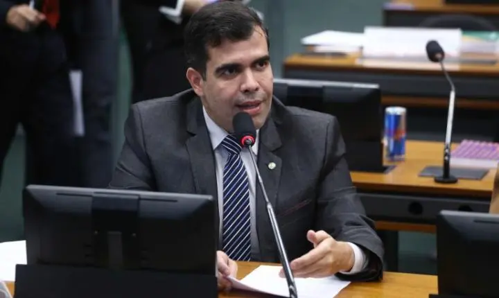 Comissão aprova regulamentação para motorista e cobrador no transporte público