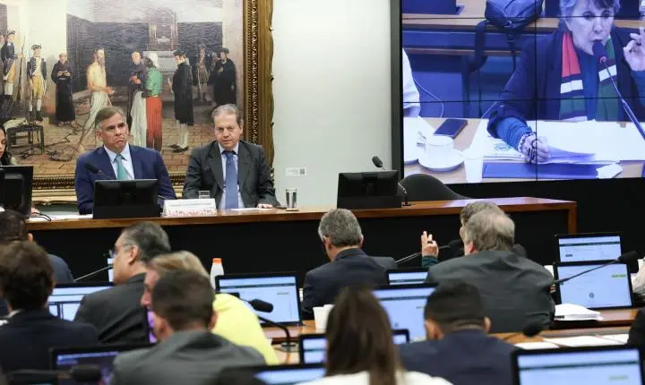 CCJ da Câmara aprova redução da maioridade penal para 16 anos