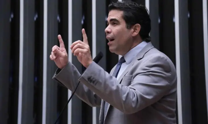 Comissão aprova dispensa de renovação de credencial de estacionamento para pessoas com deficiência permanente