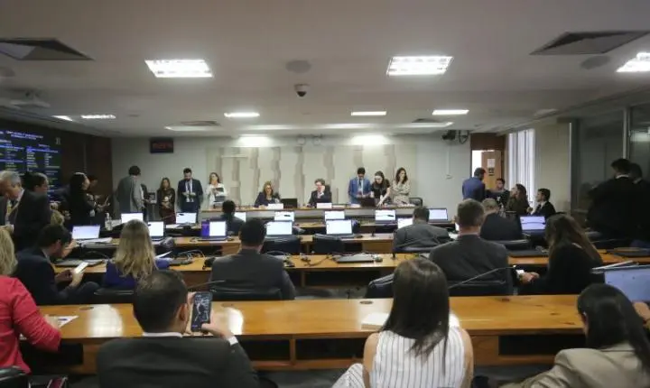 Comissão mista aprova o fim da taxa das blusinhas e segue para votação