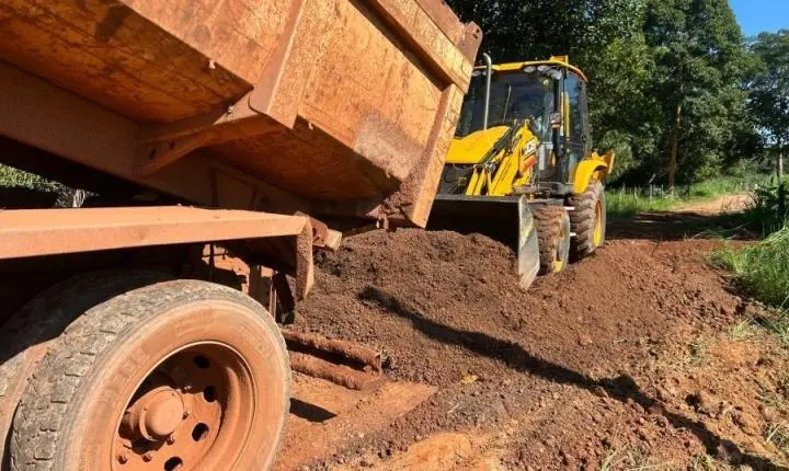Comunidade Fontes de Luz recebe obras de infraestrutura para melhorar estradas em Rosário Oeste