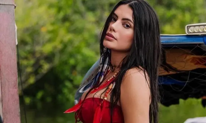 De maiô, Fernanda Bande mostra beleza natural: 'Sem make, sem filtro'