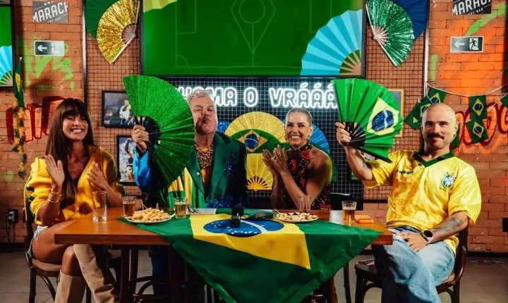 Deborah Secco relembra decisão de ousar em uniforme da Copa após polêmica: 'Não dá para baixar a guarda'