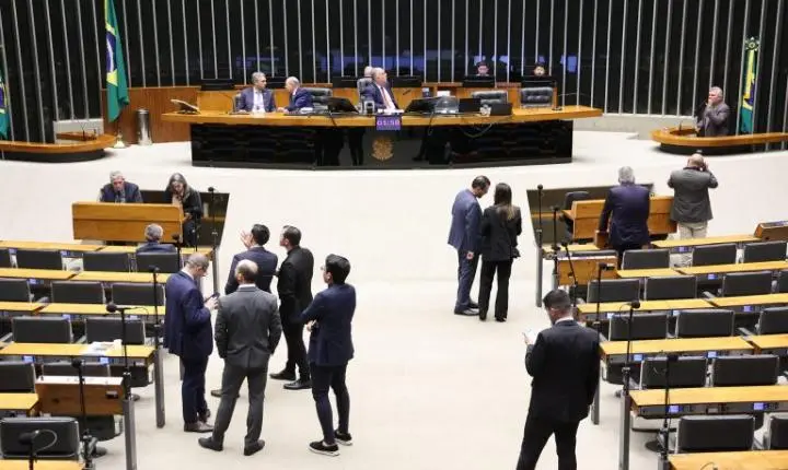 Câmara dos Deputados analisa projeto que proíbe a tarifa mínima em serviços de água e esgoto