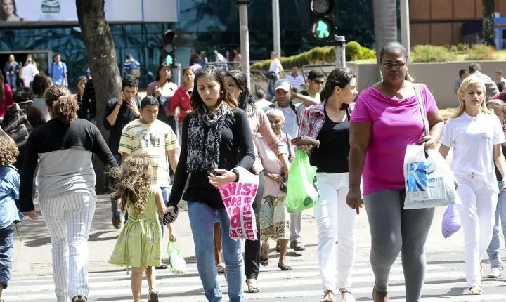 Taxa de desocupação atinge 5,1% em dezembro, marcando o menor índice histórico