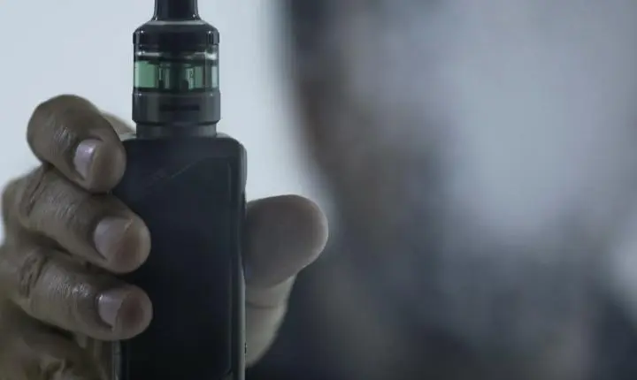 Cigarros eletrônicos camuflados em novas tecnologias preocupam Fundação do Câncer e desafiam proibição