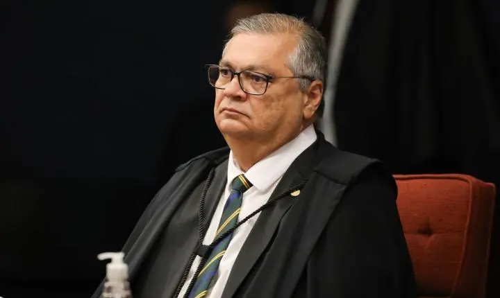 Flávio Dino inicia apuração sobre emendas parlamentares destinadas a produtora de filme de Jair Bolsonaro