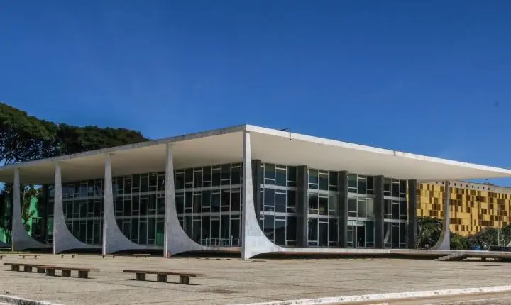 Flávio Dino aciona PF para investigar R$ 55,4 milhões em irregularidades de emendas Pix