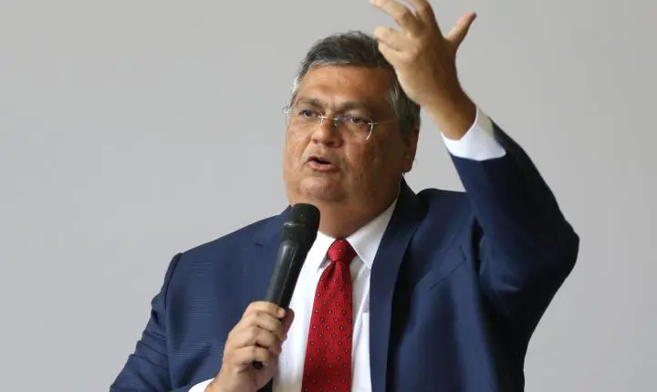 Dino bloqueia R$ 119 milhões de Valdemar Costa Neto por suspeita em emendas parlamentares
