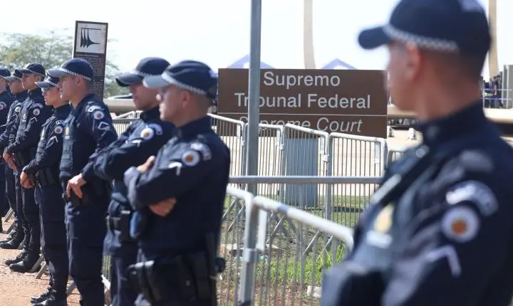 Flávio Dino questiona Edson Fachin e sugere julgamento conjunto no supremo tribunal federal