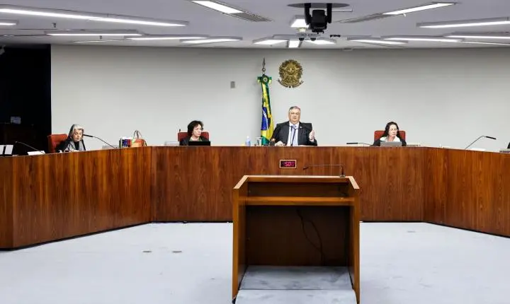 Ministros do STF defendem rediscutir exigência de diploma para jornalista