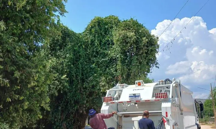  Distrito de Bauxi em Rosário Oeste teve coleta de lixo feita pelo novo caminhão da Prefeitura
