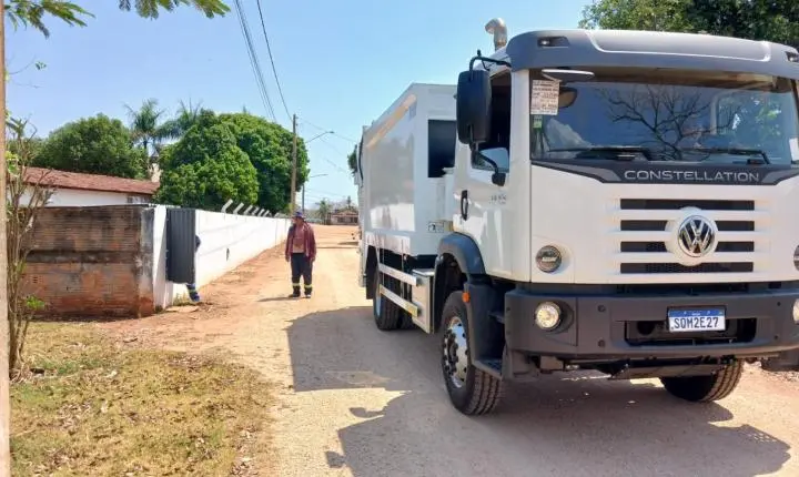  Distrito de Bauxi em Rosário Oeste teve coleta de lixo feita pelo novo caminhão da Prefeitura