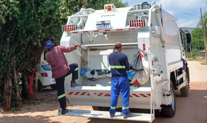  Distrito de Bauxi em Rosário Oeste teve coleta de lixo feita pelo novo caminhão da Prefeitura